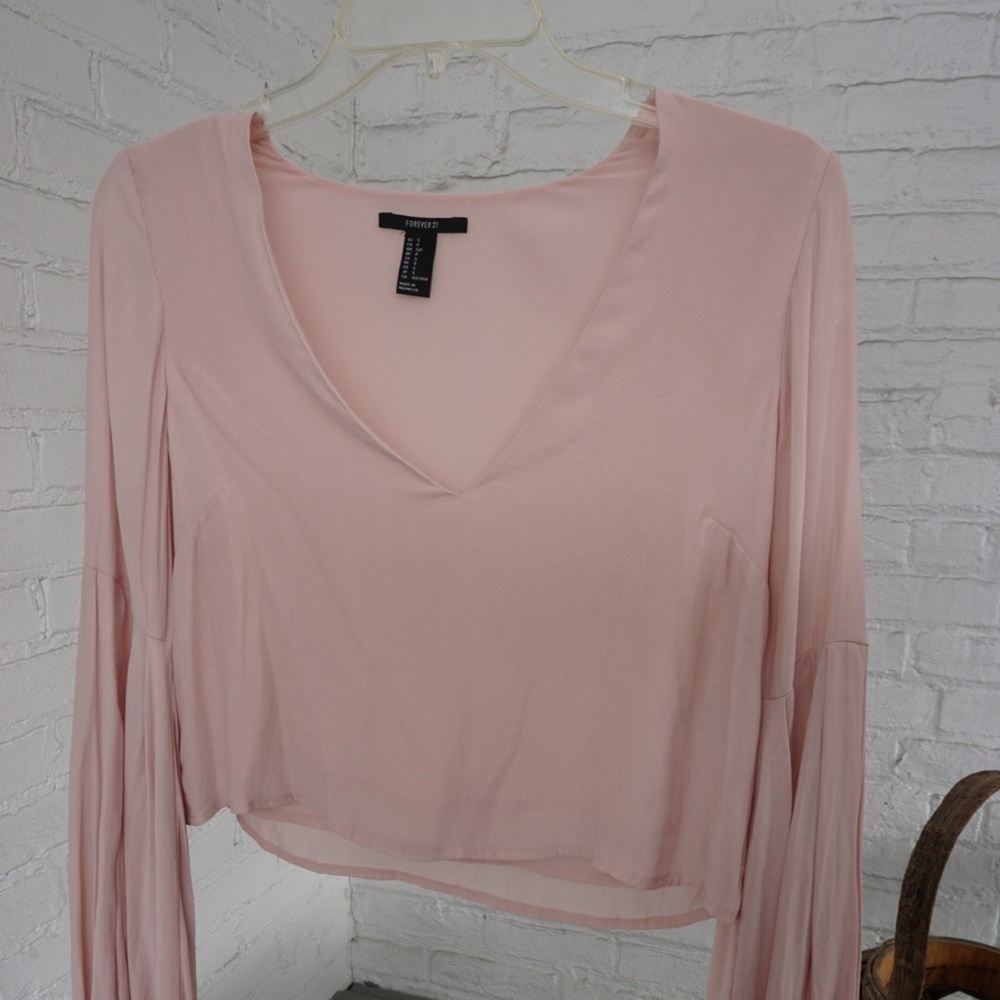 Light Pink flowy Long Sleeve Crop - Picture 2 of 2